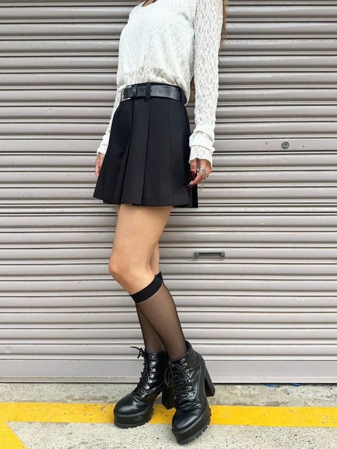フェイクレザーベルト付プリーツスカート